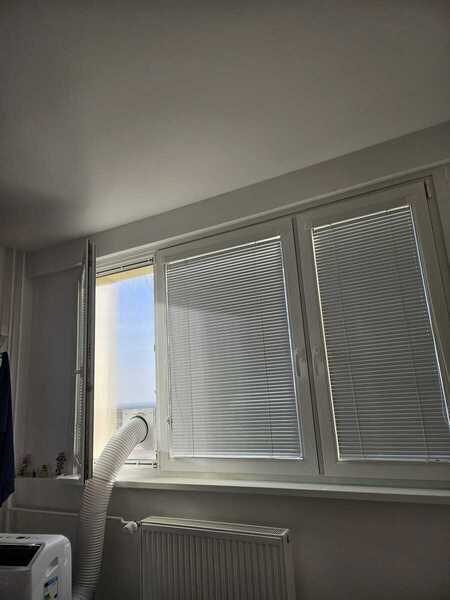 Okenní vložka pro mobilní klimatizace na míru