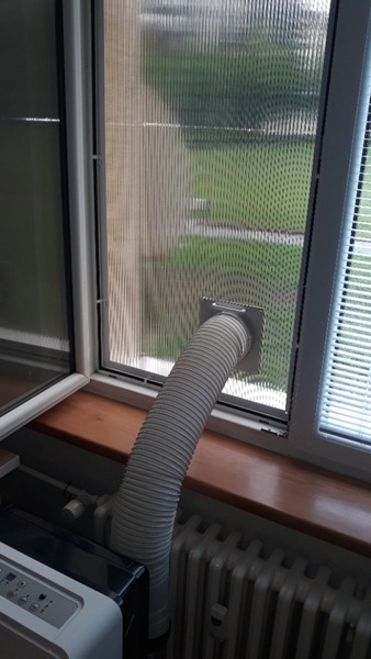 Okenní vložka pro mobilní klimatizace na míru