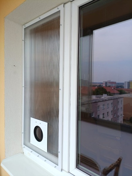 Okenní vložka pro mobilní klimatizace na míru